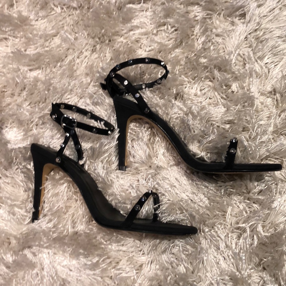 Black & Silver Heels 🖤 🤍 - Picture 1 of 3